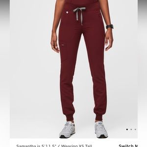 Zamora jogger scrubs in maroon